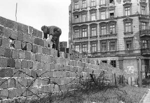 Construcción del muro de Berlín