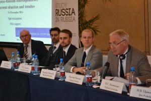 Panel II "Russland-EU-Energiedialog: Herausforderungen und Möglichkeiten". V.l.n.r.: Prof. Vladlen Bystrov, Dr. Jack Sharples, Konstantin Leshenko, Maurizio Recordati, Christian Cleutinx