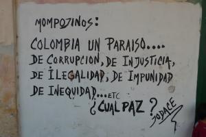 Skeptische Stimmen zum Friedensprozess. Schriftzug an einer Wand in Mompox, Kolumbien