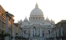 Frontale Aufnahme des Petersdoms, Vatikan.