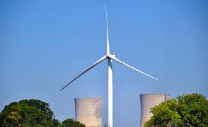 wind power and cooling towers.|picture: Audacia/pixelio.de