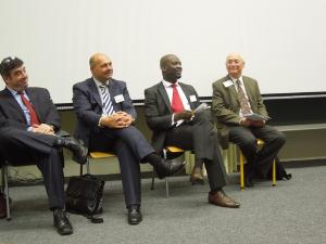 Prof. Jeremy Sarkin (UN Berichterstatter), Dr. Holger Dix (KAS), Dr. Ola Bello (SAIIA) und Martyn Trainor (SAIIA) genießen die gute Stimmung