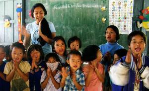 kids in a school in thailand. | picture: Lauren / Flickr