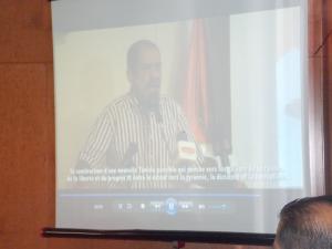 Projection vidéo d'un extrait d'une déclaration presse du défunt Chokri Belaid sur la non-violence