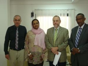 The Executive Secretary of IGAD, Eng. Mahboub Maalim (ri.), met at his office Prof. Dr. Christian Roschmann (2. ri.), Prof. Dr. Stefan Brüne (le.) and Kaussara Houssein Wais, the Head of the Greater Horn Horizon. The Executive Secretary and the academics discussed strengthening the Greater Horn Horizon Forum.