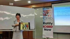 Dr. Lin Mui Kiang, the United Nations Coordination Specialist in Malaysia launching Article 1 of ICERD.