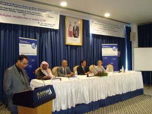 Monsieur Mizouri(Directeur de l'Institut Supérieur de Théologie),Monsieur Mohamed Ben Ali Al Uqla(Directeur de l'Université Islamique Al Madîna,Arabie Saoudite),Monsieur Salem Bouyahia(Présiedent de l'Université de la Zitouna),Monsieur Ridha Methnani(Chef de Cabinet du ministère de l'Enseignement Supérieur et de la Recherche),Madame Brigitte Tabib(Konrad-Adenauer-Stiftung à Tunis)