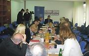 Medienforum über die Voraussetzungen für Medienpluralismus in Serbien