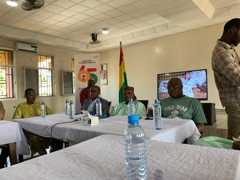 Praesidium lors de la visite à la mairie de Matoto