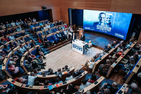 Vogelperspektive auf die Veranstaltung in der Adenauer Akademie