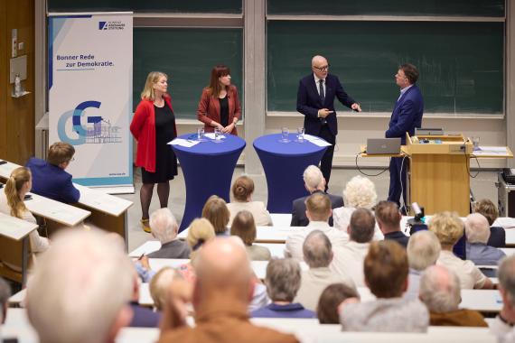 Gigi Deppe, Dr. Julia Reuschenbach, Professor Dr. Dr. Udo Di Fabio im Gespräch mit Dr. Christian Hermanns