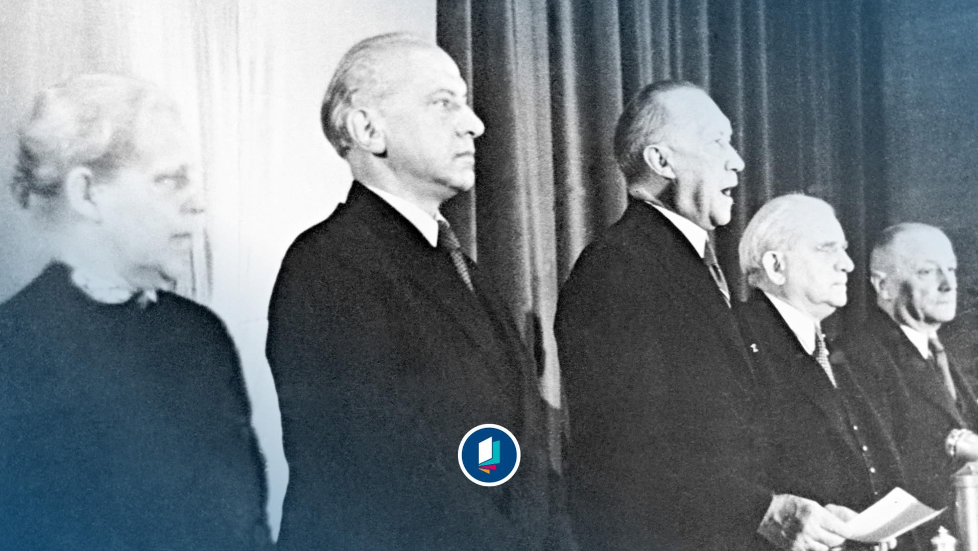 Konrad Adenauer verkündet das Grundgesetz am 23. Mai 1949 in der Pädagogischen Akademie Bonn.