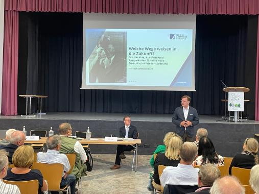 Frederik Schmitt, Erster Kreisbeigeordneter des Landkreises Fulda, bei seiner Begrüßung.