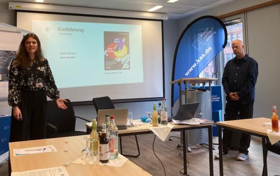 Sina Stürzel und Uwe Sandler leiteten die Veranstaltung Frauen und Finanzen