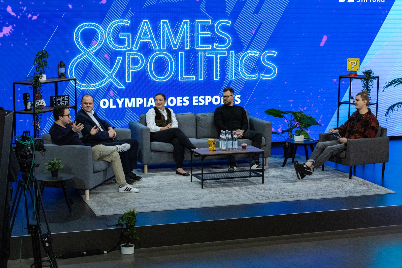 Games and Politics; Gäste auf der Bühne