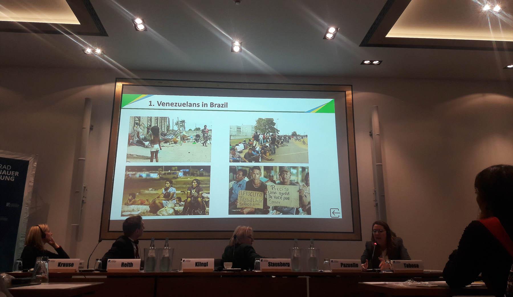 Socorro Tabosa, stellvertretende Leiterin in der Abteilung Koordination und Überwachung von Regierungsaufgaben im Präsidialamt, erläutert die Situation der venezolanischen Migranten im Norden Brasiliens