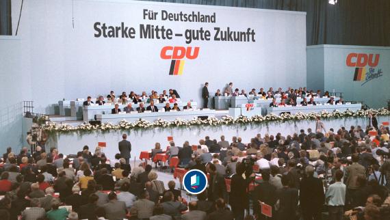 Übersicht vom 37. Bundesparteitag in der Bremer Stadthalle, der unter dem Motto stand: 