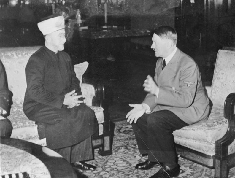 Adolf Hitler empfing 1941 den Großmufti von Palästina, den islamisch-arabischen Nationalisten und Antisemiten Mohammed Amin al-Husseini, „zu einer herzlichen und für die Zukunft der arabischen Länder bedeutungsvollen Unterredung“, wie es in der Original-Bildunterschrift heißt.