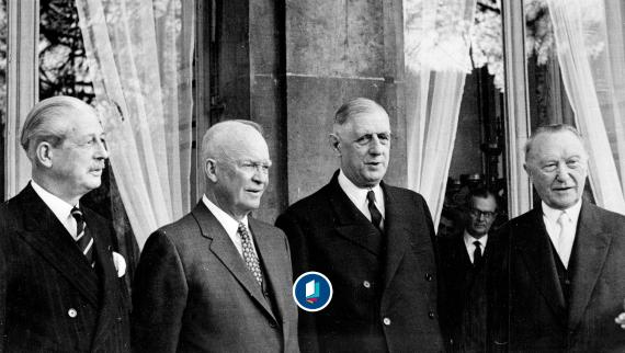 (v.l.n.r.) Harold Macmillan, Dwight D. Eisenhower, Charles de Gaulle und Konrad Adenauer am 21. Dezember 1959 in Paris.
