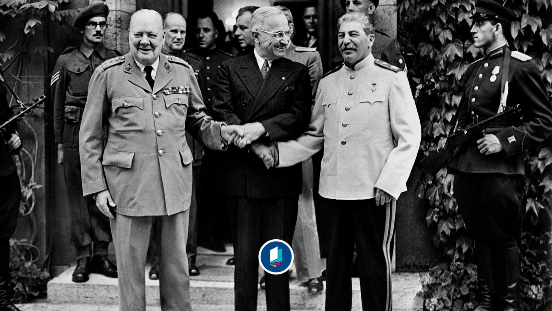 Großbritanniens Premierminister Winston Churchill, US-Präsident Harry S. Truman und der sowjetische Diktator Josef Stalin auf der Potsdamer Konferenz im Sommer 1945.