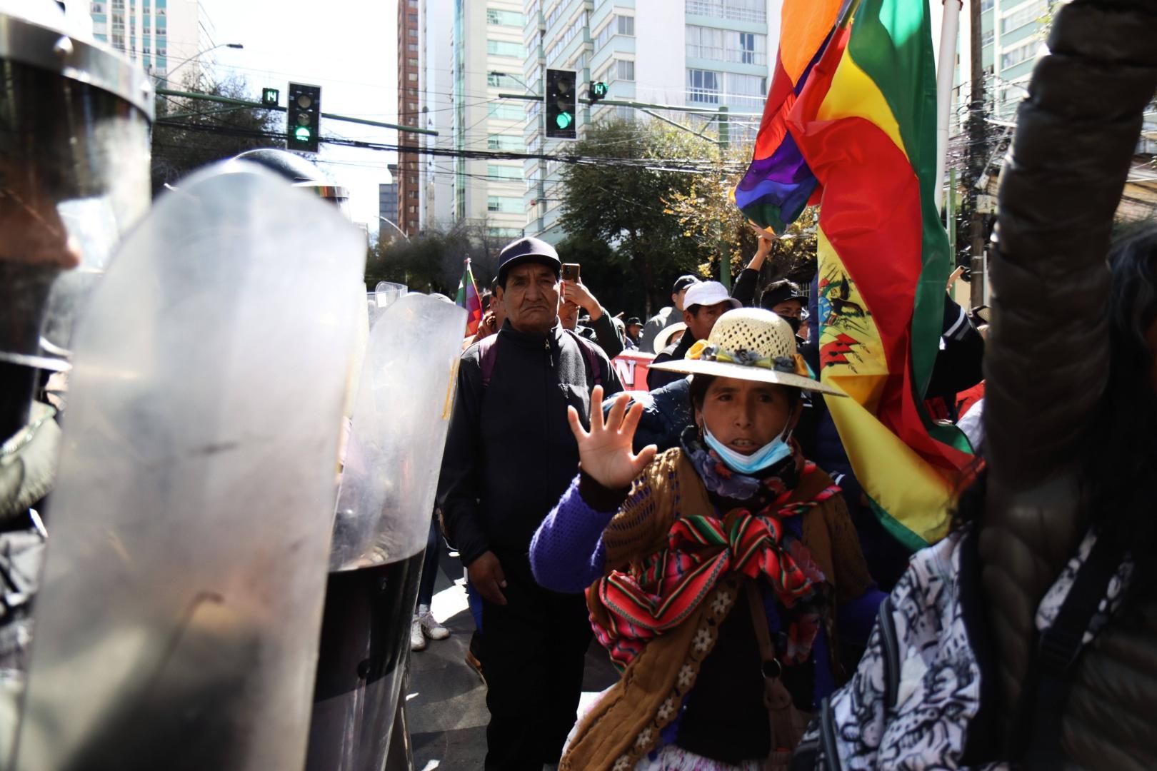 Anhänger von Evo Morales zogen zum Wahlgericht, um seine Kandidatur bei der Präsidentenwahl im August zu fordern.