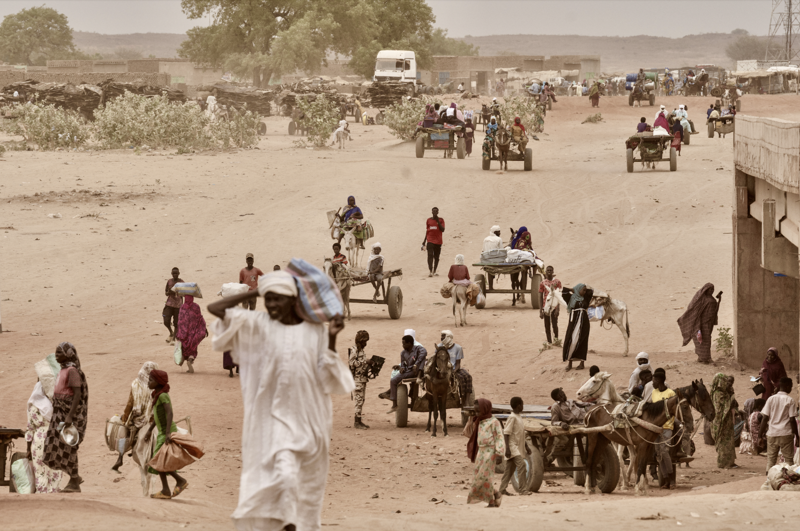Menschen auf der Flucht aus dem Sudan 2024
