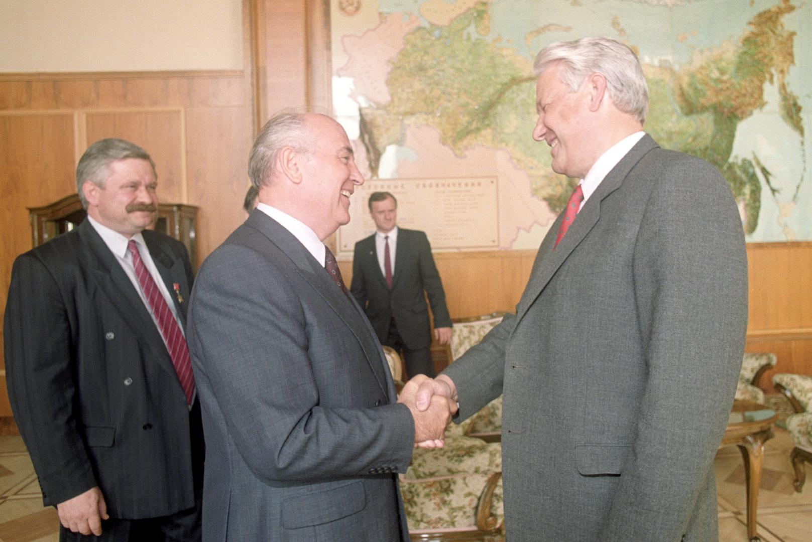 Gorbatschow und Jelzin - Alte Zentralmacht und neuer Nationalstaat vor einer informellen Sitzung des russischen Kongresses. 23.08.1991