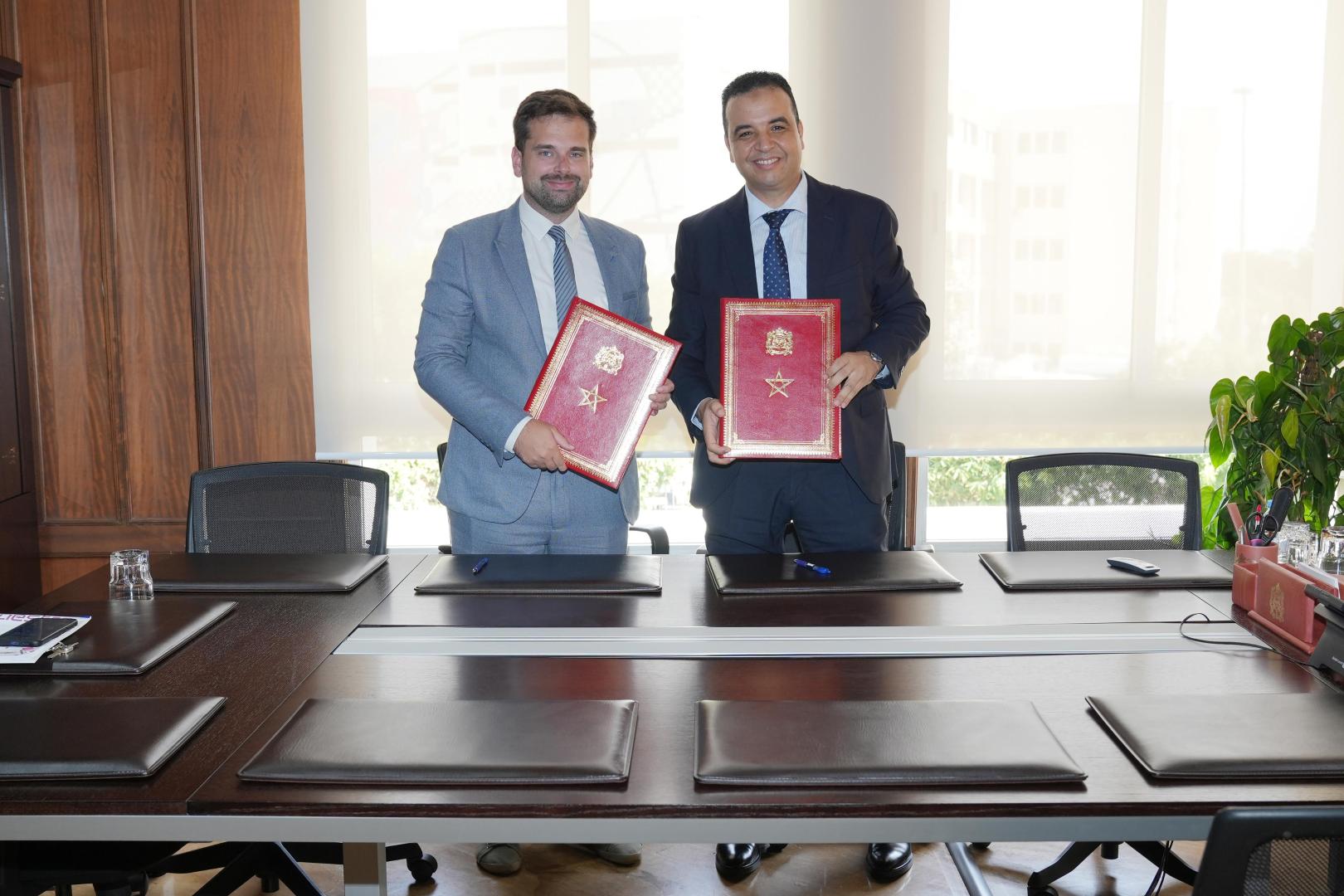 Steven Hoefner et Mustapha Baitas, signature de convention