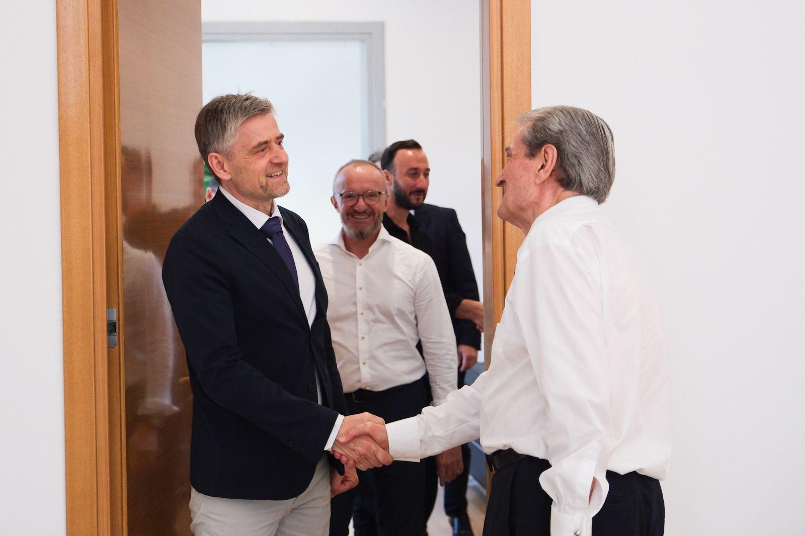 528919971_1527854355362328_5359119426662456119_n (1)