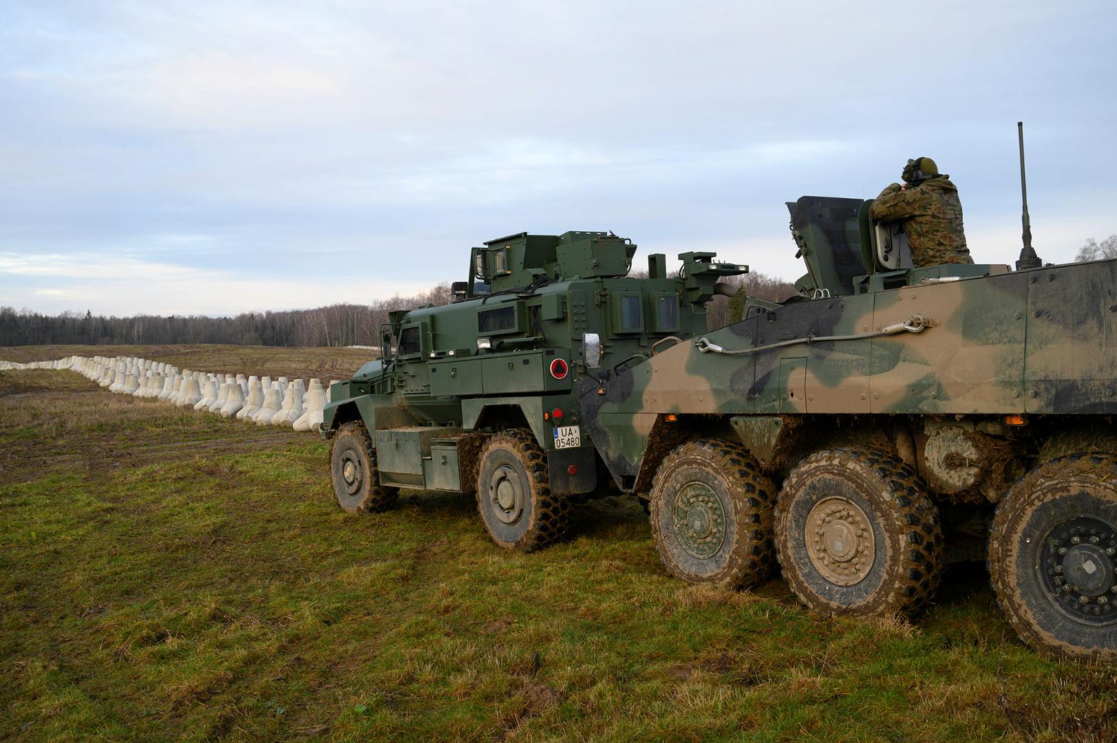 Der polnische Ministerpräsident besucht die erste Stufe des Ostschildes nahe der Grenze zu Russland.