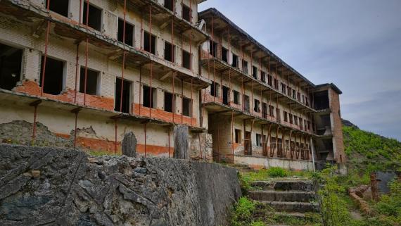 Spaç zählte zu den berüchtigtsten Einrichtungen im kommunistischen Albanien. Das Arbeitslager wurde 1991 geschlossen.