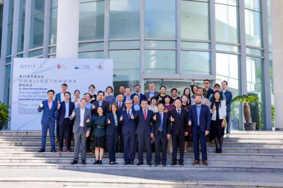 0 合影2 手势 (1)