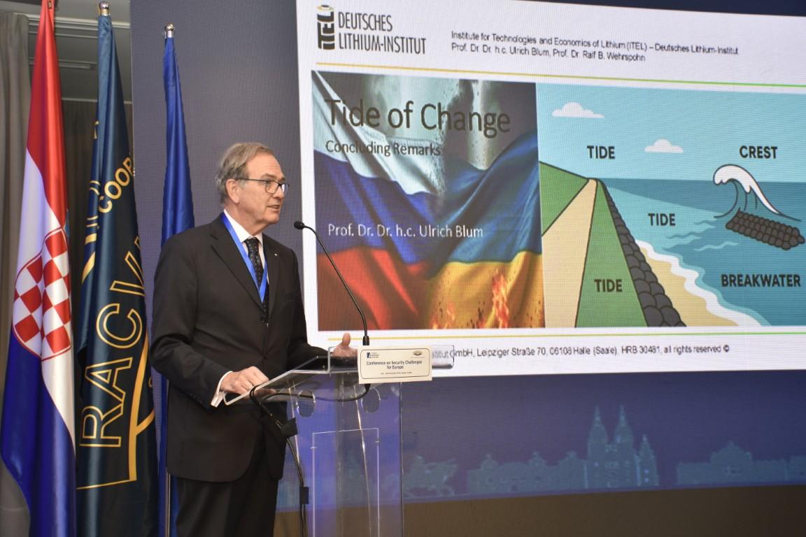 Prof.-Dr.-Dr.-h.c.-Ulrich-Blum