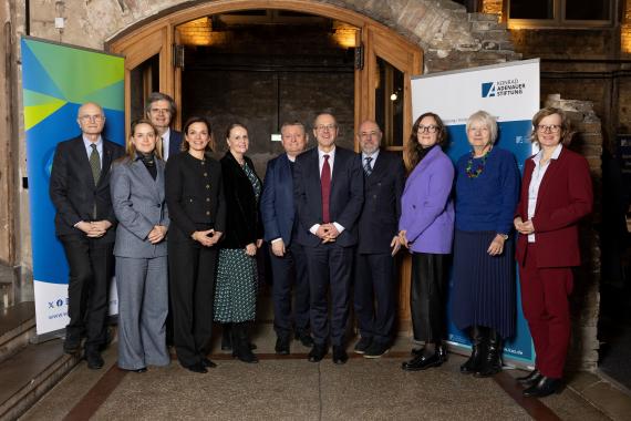 Gruppenfoto aller Speaker