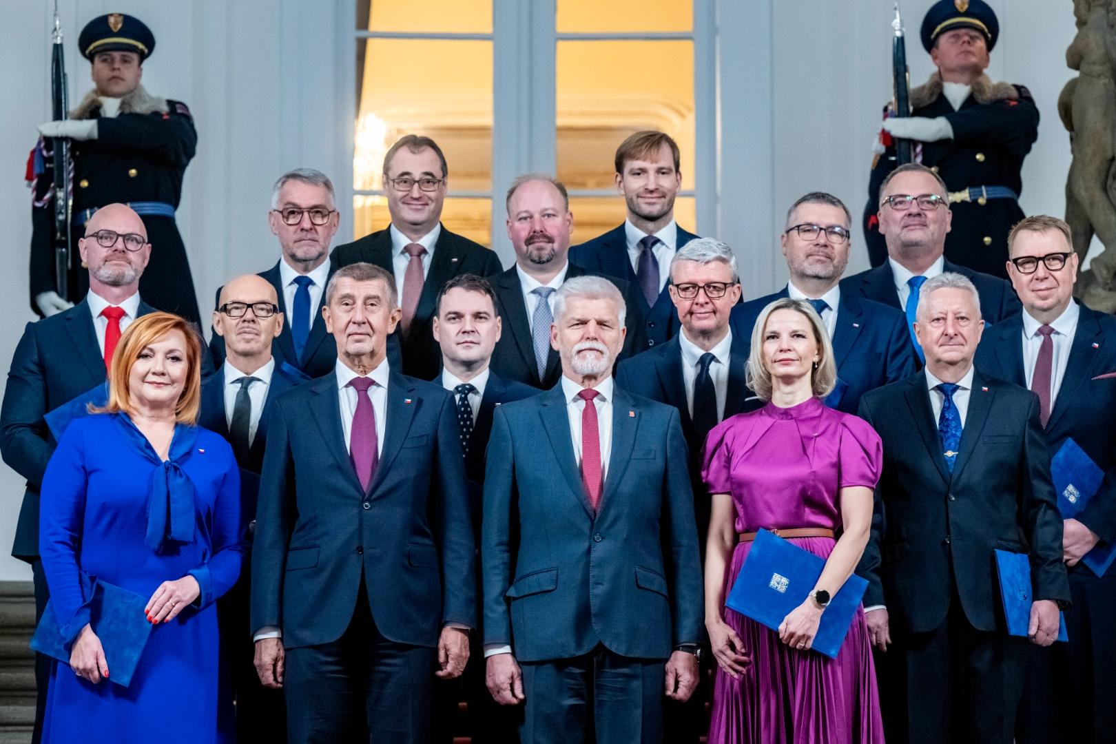 Gruppenbild der neuen Regierung von Premierminister Andrej Babis