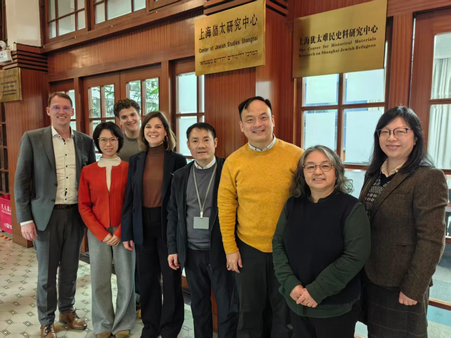 Bild 2 Fachgespräch an der Shanghai Academy of Social Sciences