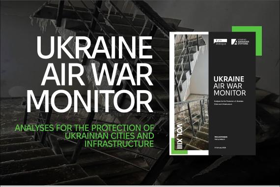 Обледенілий під'їзд після гасіння пожежі в житловому будинку в Києві.