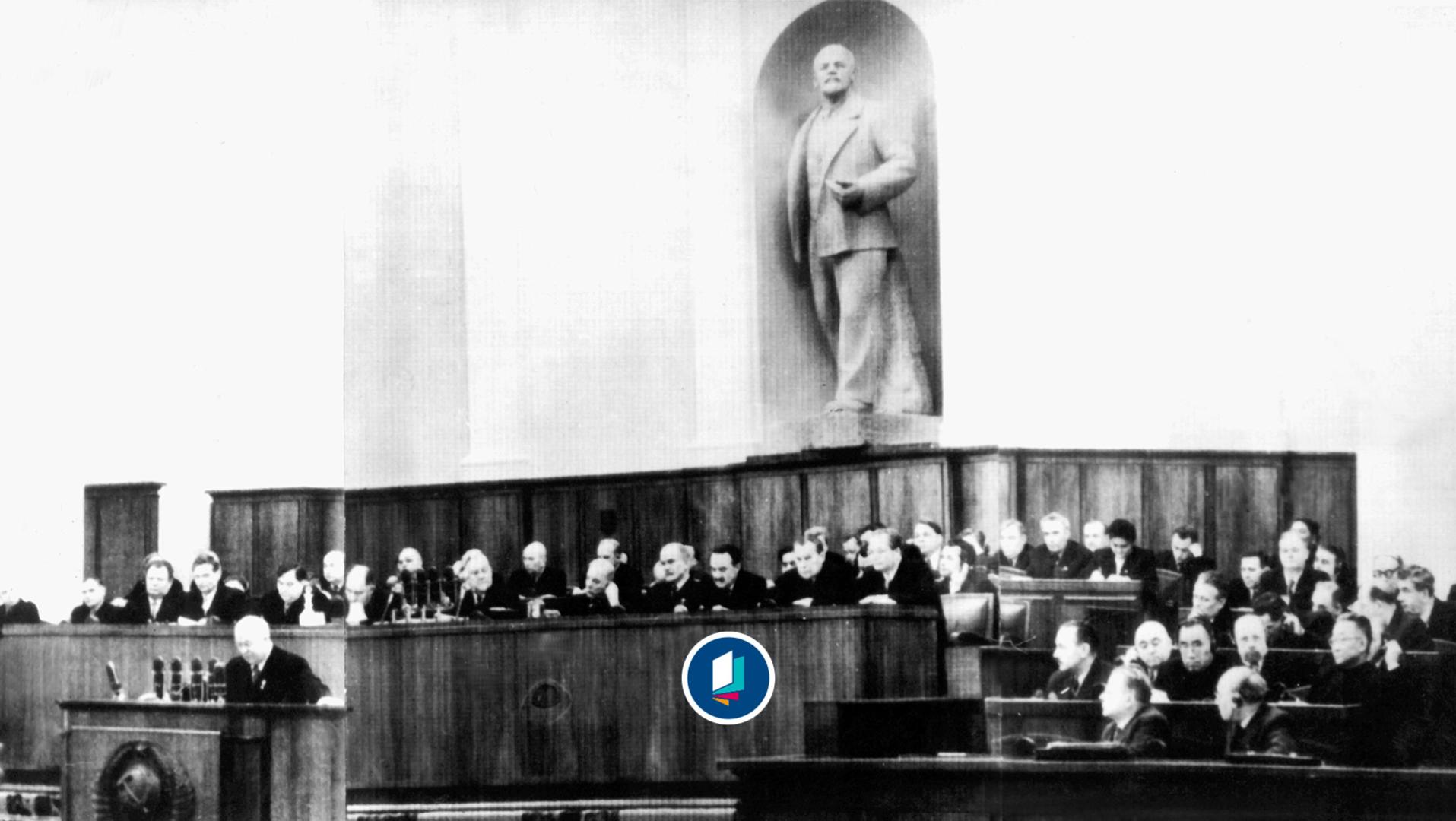 14. Februar 1956: Der erste Sekretär der KPDSU, Nikita Chruschtschow (am Rednerpult), spricht sich während seiner etwa fünfstündigen Rede für eine Verbesserung der Beziehungen zu den Westmächten aus. Er bezeichnete als Hauptkennzeichen der gegnwärtigen Epoche 