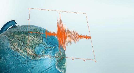 Rote seismische Welle über einem Globus.