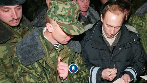 Der amtierende russische Präsident Wladimir Putin besucht russische Truppen in Tschetschenien am 01.01.2000, einen Tag nach dem Rücktritt Boris Jelzins.