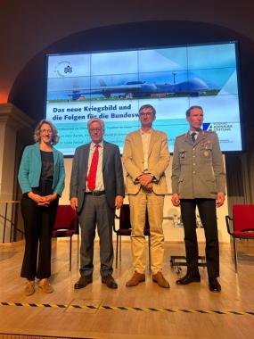 Dr. Kathrin Zehender, Dr. Hans-Peter Bartels, Prof. Dr. Sönke Neitzel, Generalleutnant Dr. Christian Freuding