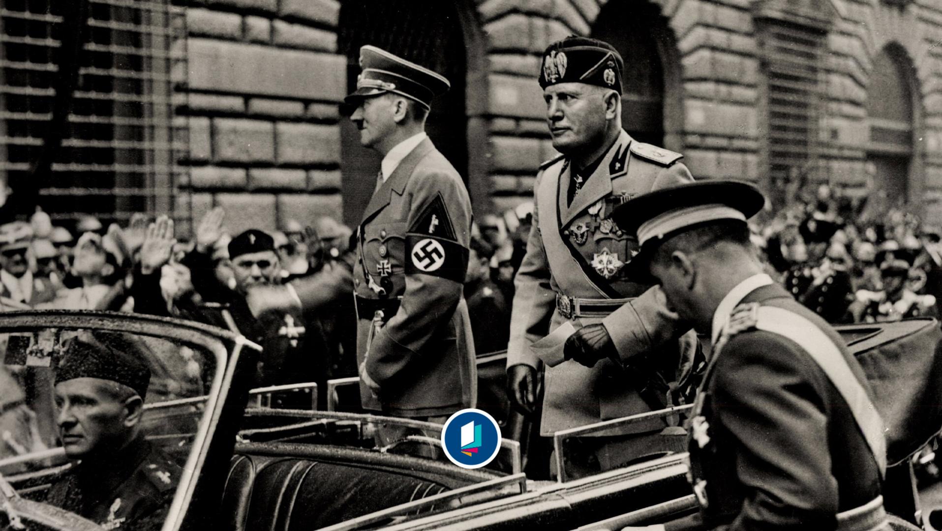 Staatsbesuch Adolf Hitlers in Italien vom 2. bis 10. Mai 1938. Adolf Hitler und Benito Mussolini im offenen Wagen.