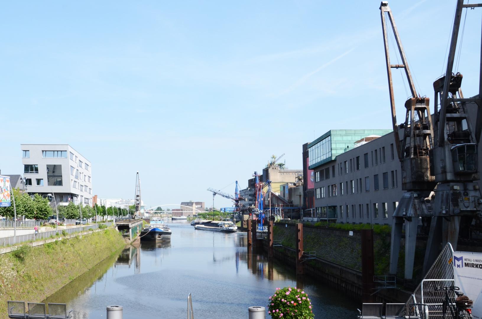 Vom Rheinland in die Welt - der Neusser Hafen