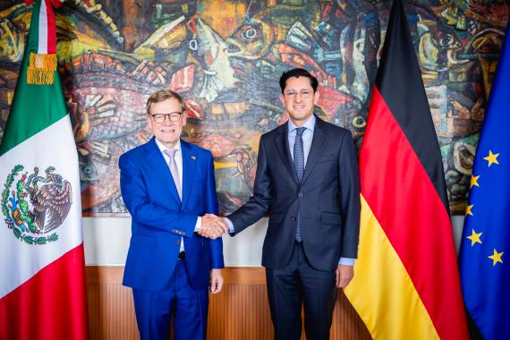 Johann Wadephul, Bundesminister des Auswärtigen, und Roberto Velasco Álvarez, sein mexikanischer Amtskollege, bei einem Treffen in Mexiko-Stadt im Juni 2026.