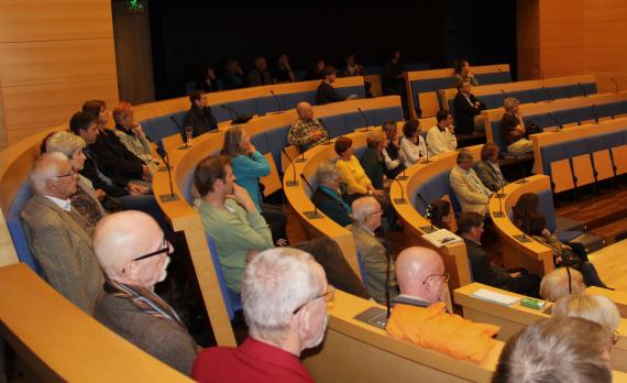 Rund 100 Besucher nahmen an der Filmvorführung und dem Nachgespräch im Forum teil.