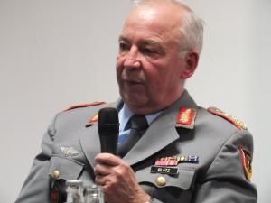 Generalleutnant Glatz betonte, daß Reservisten auch in Zukunft gebraucht würden...