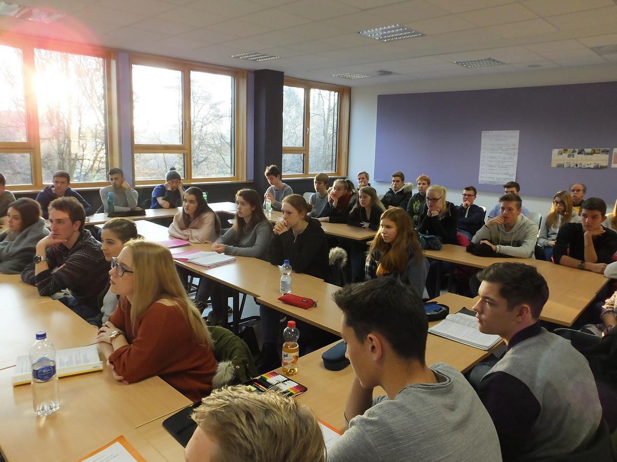 Zeitzeugengespräch am Gymnasium Horn Politisches Bildungsforum Bremen