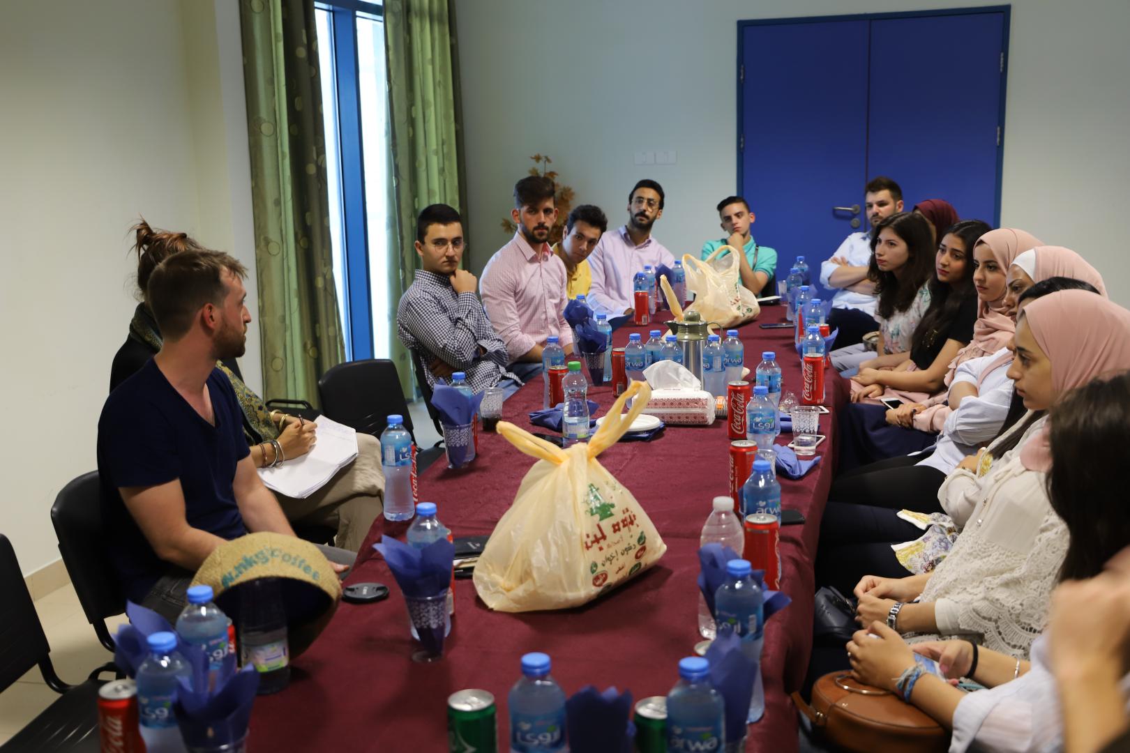 Studenten der Al-Najah-Universität teilen ihre Gedanken über ihr Studium, den palästinensischen Arbeitsmarkt und die Auswirkungen der Besetzung auf das Studentenleben mit