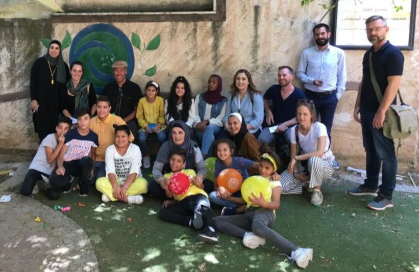 Eine Sommercamp-Gruppe im Yafa-Kulturzentrum in Balata