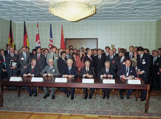 Konrad Adenauer Stiftung Geschichte Der Cdu Unterzeichnung Des Zwei Plus Vier Vertrages In Moskau